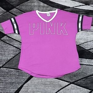 VS PINK  2017 Campus V-Neck Logo Purple Tee-Shirt PRICE FIRM